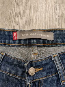 Sc9342 Levi&#39;s Bootcut Jeans Waist 32