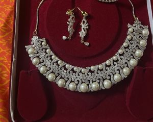 Pearl Necklace And Earing Beautiful Peice