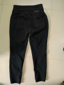 Black Skinny Fit High-Rise Stretchable Jeans