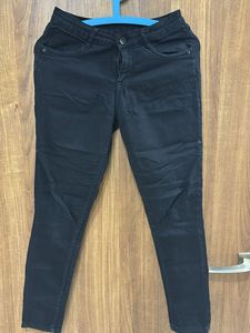 Black Narrow Fit Jeans