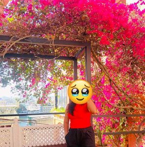 Red Sleve Less NewMe Top