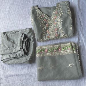 Elegant Embroidered Pakistani suit Kurta Set