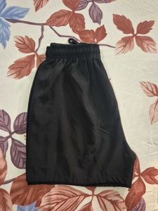 black short L size , new but i lose its tag,