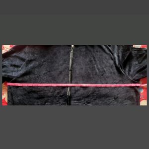 Women Black Front Zip Hooded Sweatshirt/Jacket