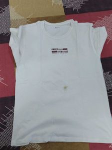 whith graphic tshirt
