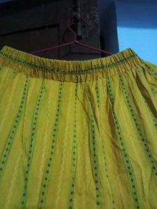 beutiful skirt golden colour 32&#34; size