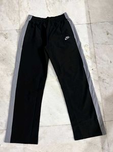 NIKE STRAIGHT FIT BLACK GREY TRACKPANTS L(32-34)