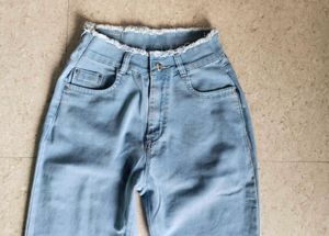 Light Wash Frayed Waist Jeans