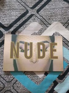 Huda Beauty Eye Shadow Pallete