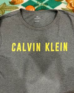 Calvin Klein Tshirt