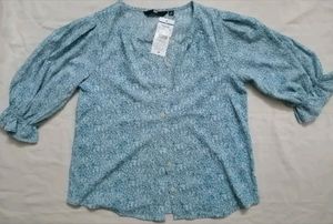printed top with Puffed sleeves