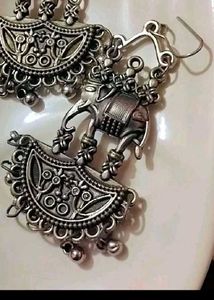 Set Of 2 Vintage Earrings