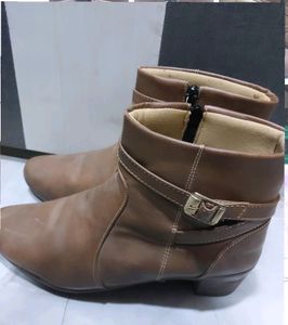 BROWN BOOTS