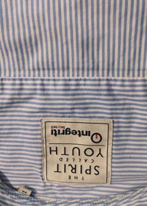A Striped Shirt Man //Bule Stripe On White//