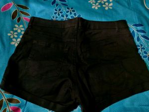 Black short pant