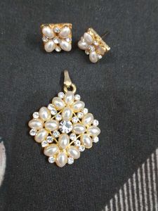 Moti Stone Pendent  Set