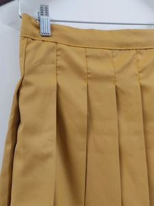 Pleated skirt