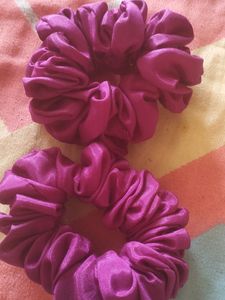 2 Scrunchies