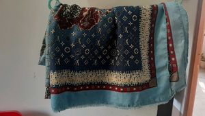 Louis Vuitton Luxury and elegant Stole