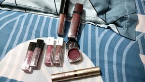 🆕8 Lipstick And Lip Gloss Combo