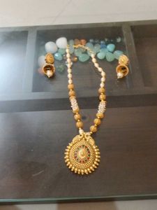 Elegant Gold Tone Necklace & Earring Set