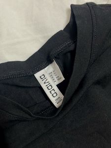 H&amp;M Two Pack Cropped T Shirts