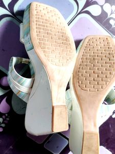 Women White Sandals 👠