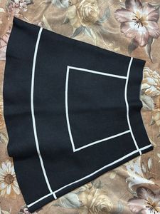 ⭕️B3G1⭕️ + 30 % Off On Combo❗️B&amp;W Mini Skirt