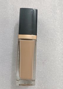 Manish Malhotra Neutral Ivory Foundation.
