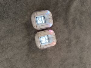 pack 2 31A Ultrapods white colour working like new