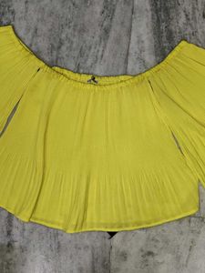 Yellow Off Shoulder Top❤️