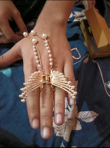 Coren Pearl Wing Hair Clip