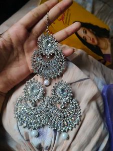 Earings Set With Mangtika