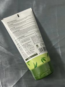 Plum Green Tea pore cleaning Face Wash