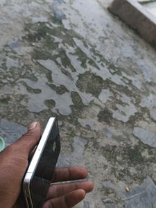 Two Apple Iphone 4s