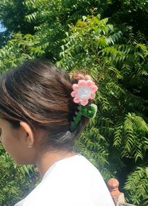 Crochet floral claw clip