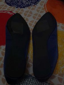 Flat huti Navy Colour Brandes New With Tag