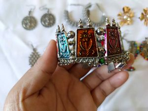 Set Of 6 Earrings And One Bracelet