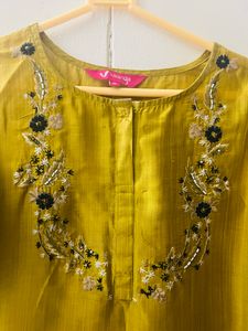 Kurti with thread embroidery