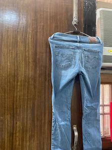 Levi&#39;s Light Wash Jeans