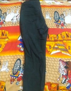 White Jeans Ke Sht Black