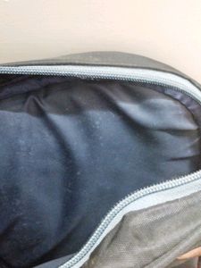 BLACK SLING BAG