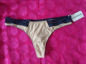 Thong Model Amante Brand Panty