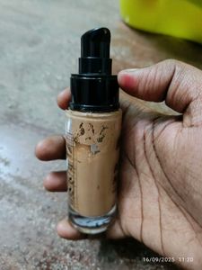 NYKAA All Day Matte Foundation