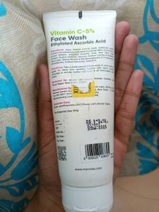 Cos iq vitamin C 5% face wash