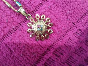 Gold Tone Flower Pendant Necklace