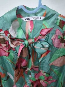 🔴75% Off🔴 *NEW* Zara Floral Bow Dress