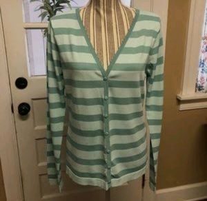 Green &amp; white sweetshirt