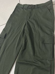 Bottle Green Cargo Pants With Zipper And Pockets