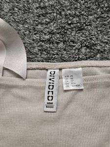 H&amp;M Casual Ribbed Cropped Top